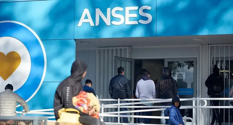 Cobran hoy los jubilados y pensionados con haberes superiores a $ 105.713 y DNI terminado en 2 y 3