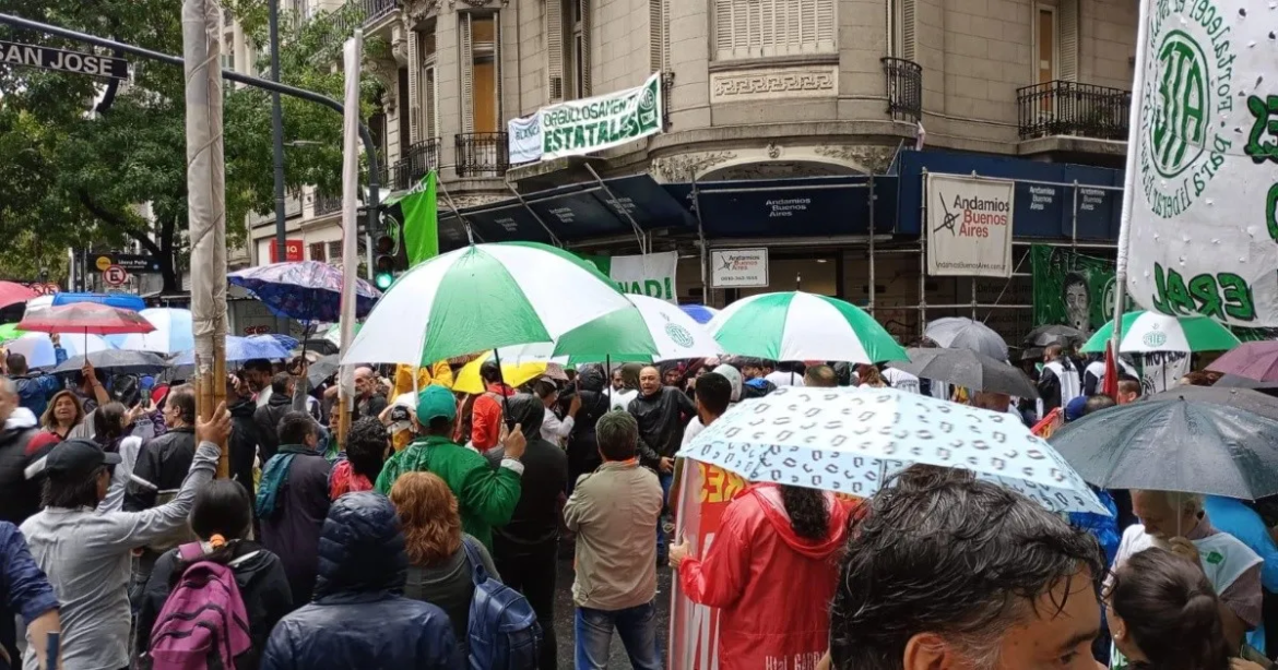 Huelga nacional de los trabajadores estatales con «abrazo solidario» al Inadi
