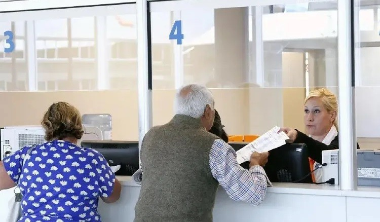 Cobran hoy los jubilados y pensionados con haberes superiores a $ 105.713 y DNI terminado en 6 y 7
