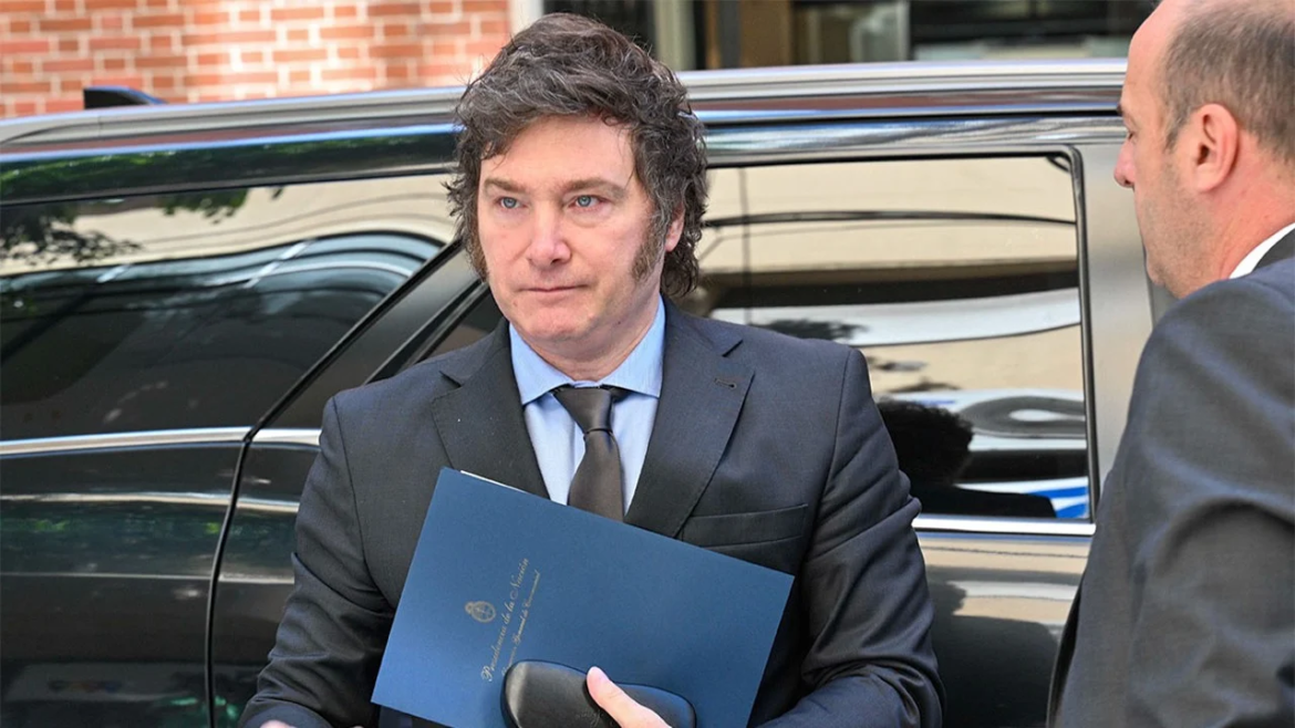 Milei publicó lista de «leales y traidores» que «usaron el discurso del cambio para rapiñar banca»