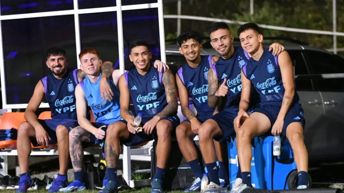 Argentina va por una victoria ante Paraguay para soñar con París 2024