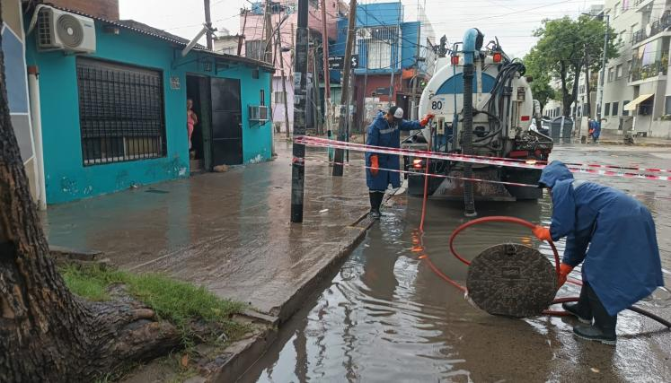 La Ciudad desplegó un operativo de emergencia por la tormenta y las fuertes lluvias, que ya superan el promedio de todo marzo