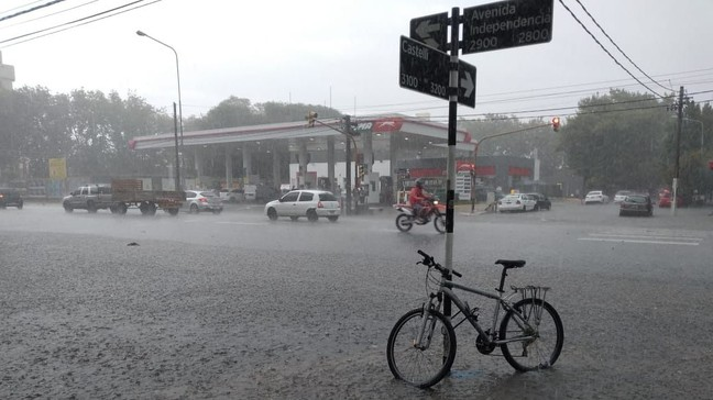 Mar del Plata: El temporal dejó algunos barrios sin luz y derribó un semáforo en Alem y Juan B.Justo