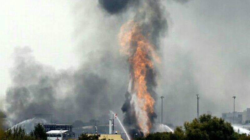Accidente químico en San Nicolás: un herido por la explosión de una caldera en la planta de Atanor