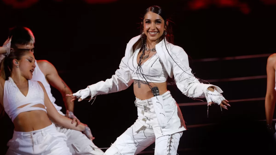 María Becerra brilló con sus canciones en Viña del Mar y cautivó al público por su compromiso: “Mi corazón está con ustedes”