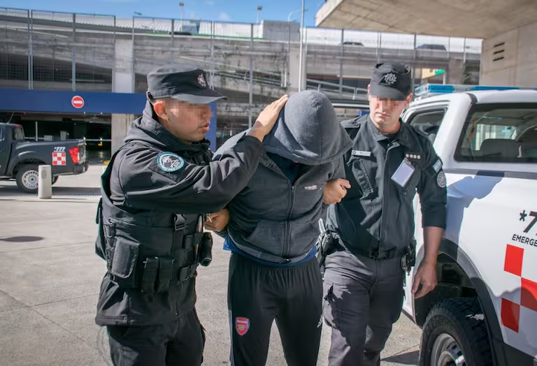 Desbaratan una importante red de narcotráfico que operaba en el aeropuerto de Ezeiza