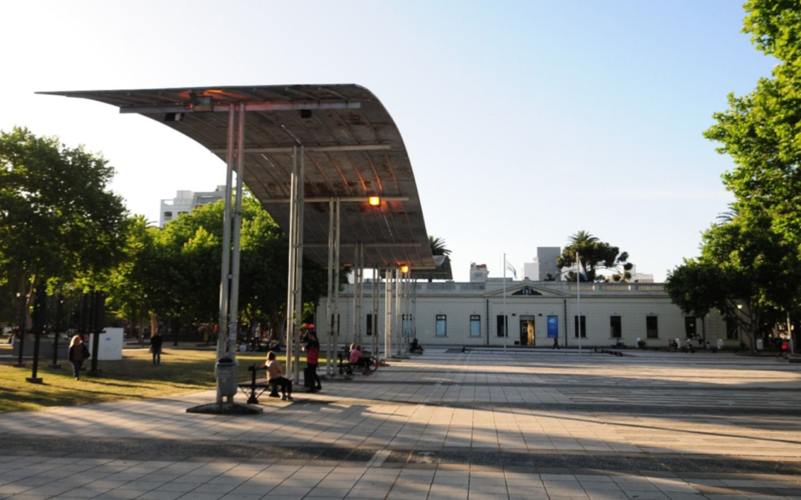 Convocan a descubrir las huellas de la Guerra de Malvinas en la ciudad con un recorrido guiado en bici