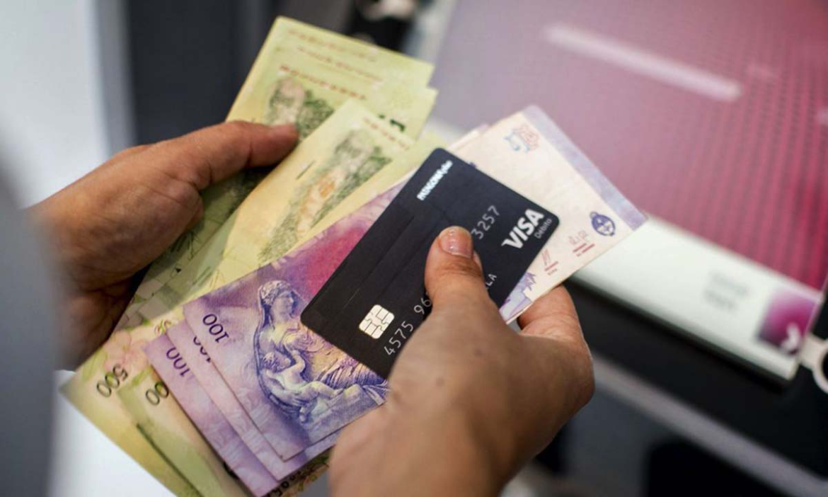 Los salarios tuvieron su peor caída histórica en cuatro meses quedaron por debajo de los de la crisis de 2001