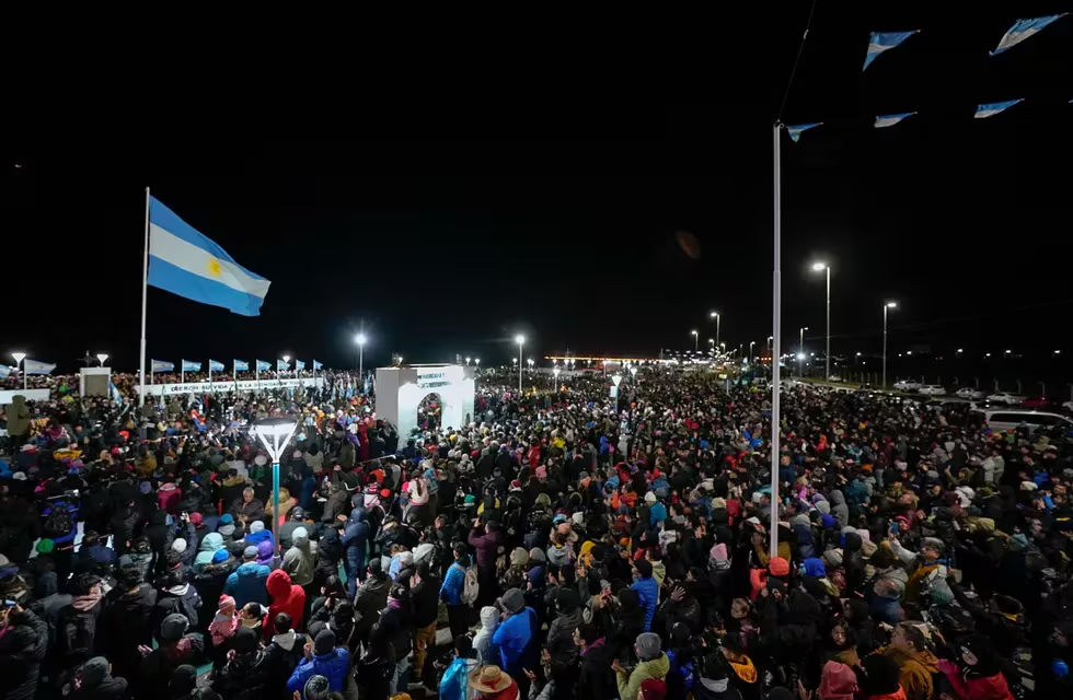 2 de abril. Emoción y orgullo: así fue la vigilia más grande del país en honor a los caídos en Malvinas