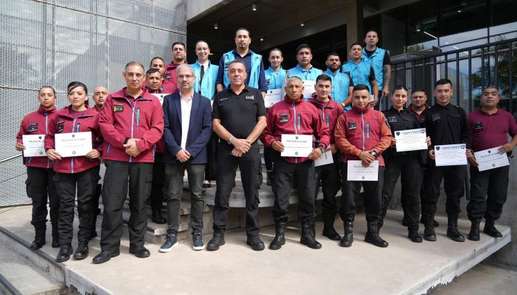 Reconocimiento a oficiales de la Policía de la Ciudad por su labor en la prevención y resolución de delitos