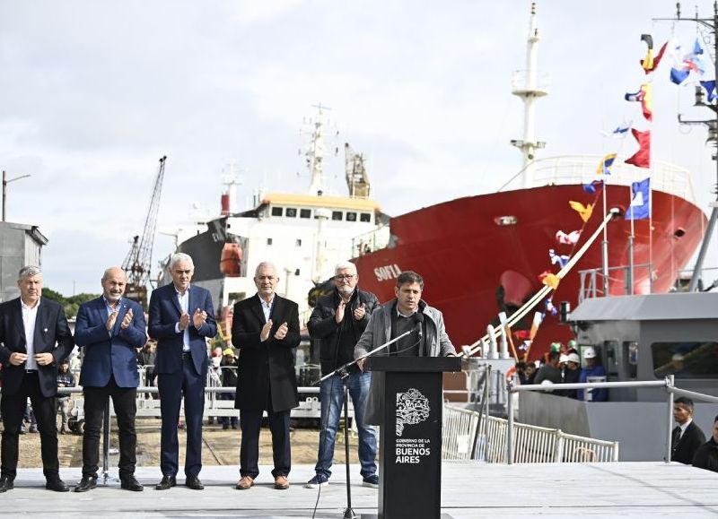 Se entregaron dos lanchas de instrucción a la Armada y una compuerta para la base naval de Puerto Belgrano