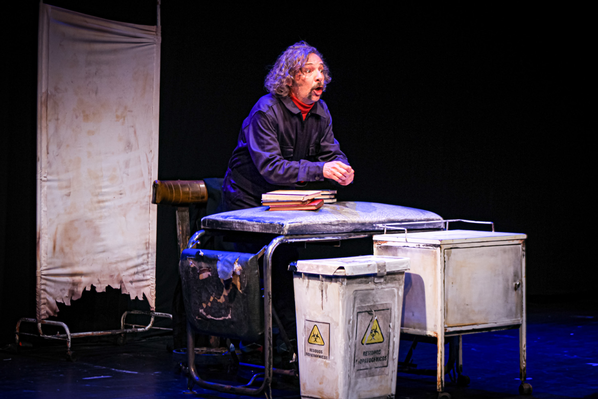 Fabián Vena en el Argentino con su obra “Quién soy yo. Filosofía Clandestina”