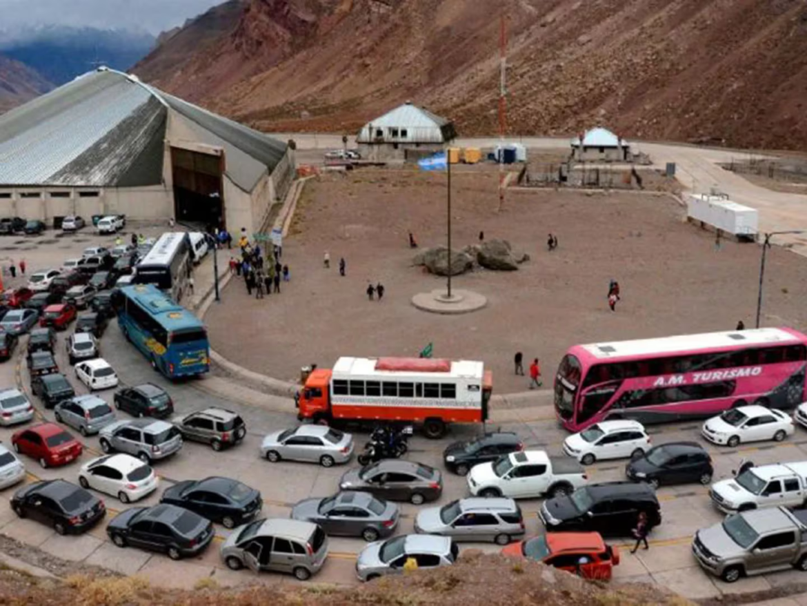 El boom de los tours de compras de Mendoza a Chile con servicios ida y vuelta en el día