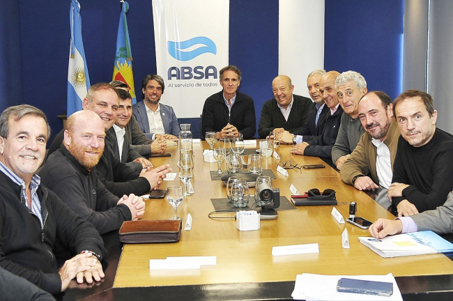 Katopodis firmó convenios de obras de agua potable y saneamiento