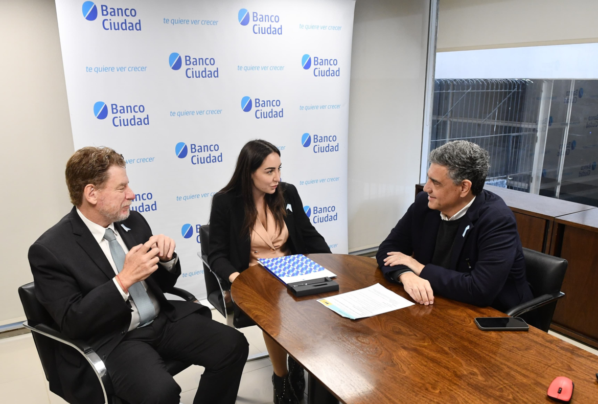 La Ciudad entregó el primer crédito hipotecario a una vecina que tendrá su casa propia en Villa Devoto