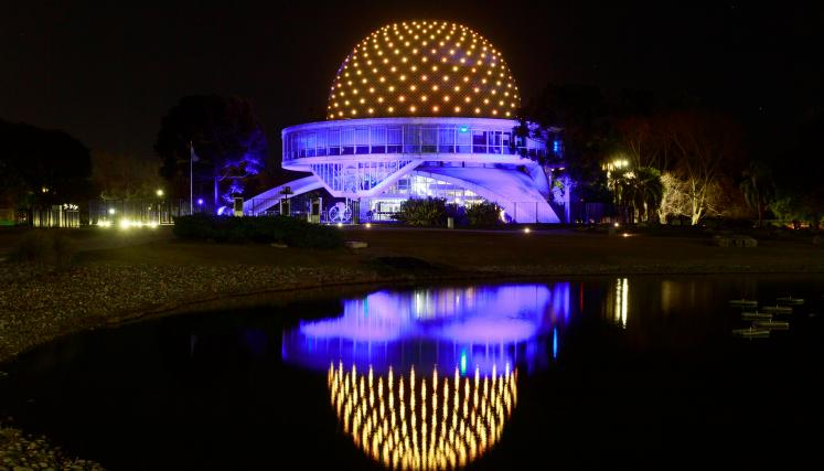 Iluminan edificios y monumentos porteños por el Día Internacional del Síndrome de Prader Willi
