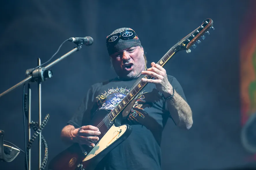 La banda de rock se presenta en la ciudad de las diagonales con uno de los recitales más innovadores del año