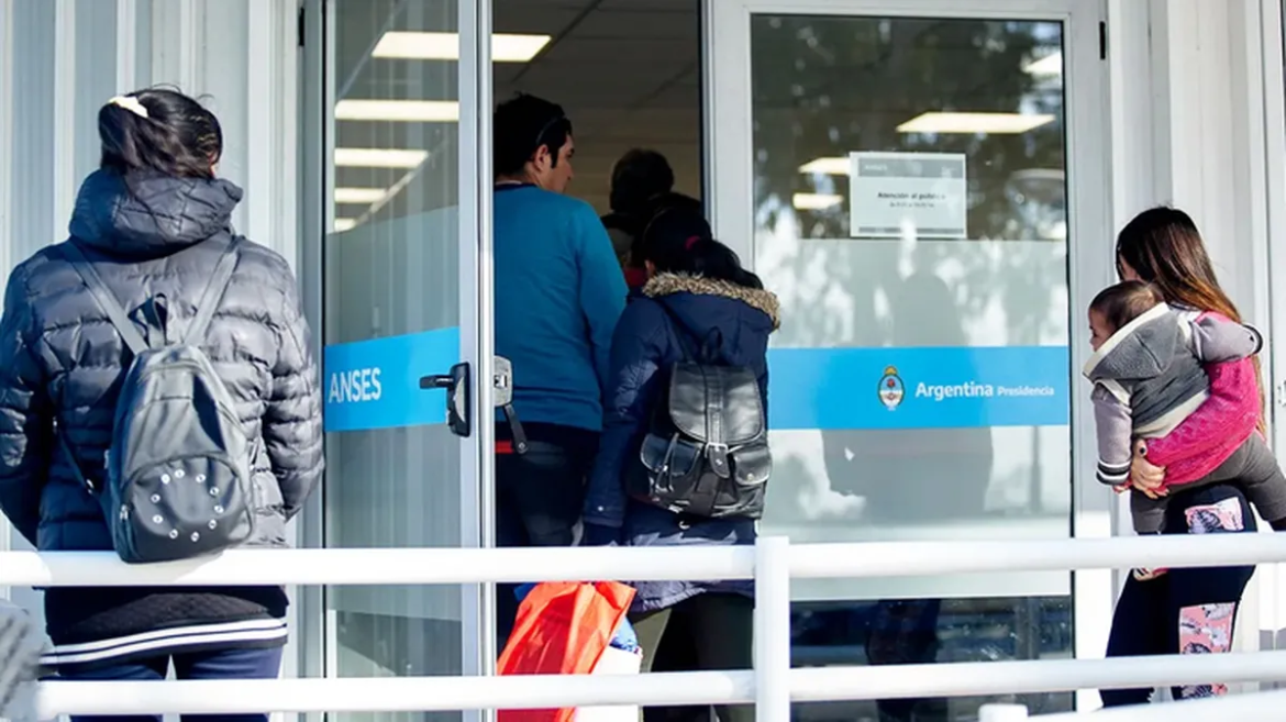 ANSES confirmó el BONO de casi $100.000 para AUH y AUE en mayo 2024