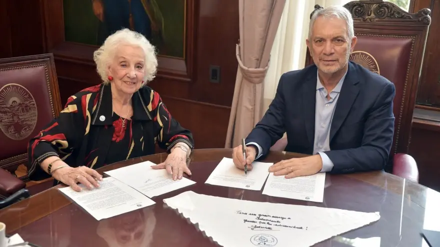 La Plata: Julio Alak y Estela de Carlotto firmaron un acuerdo para promover acciones por la memoria, verdad y justicia