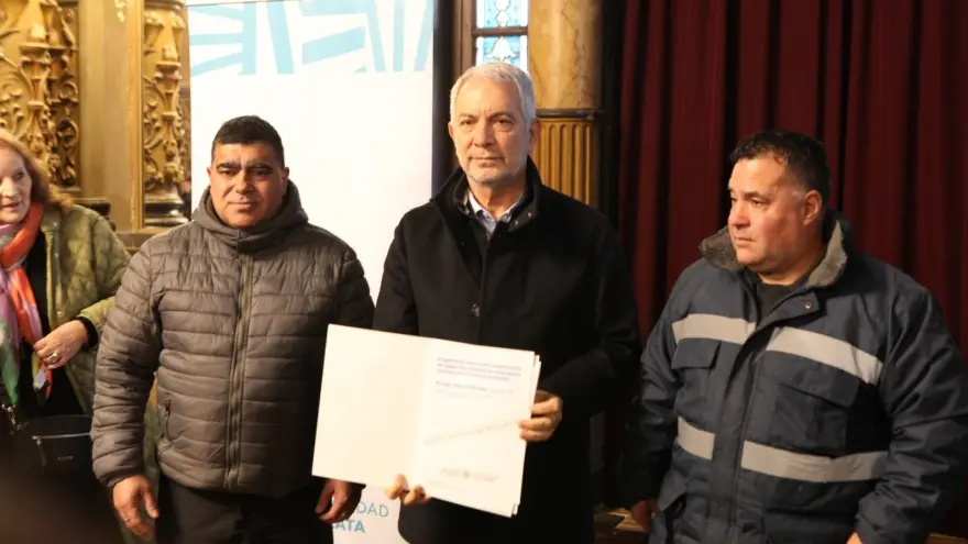 La Plata: Julio Alak encabezó un acto de reparación de legajos de trabajadores municipales desaparecidos