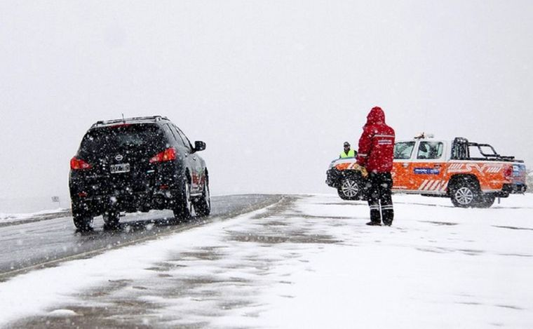 Bariloche suspendió las clases por las intensas nevadas: rige una alerta naranja