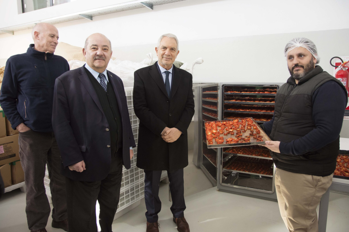 Avanzan acuerdos entre la Municipalidad y la UNLP para atender la crisis alimentaria y habitacional