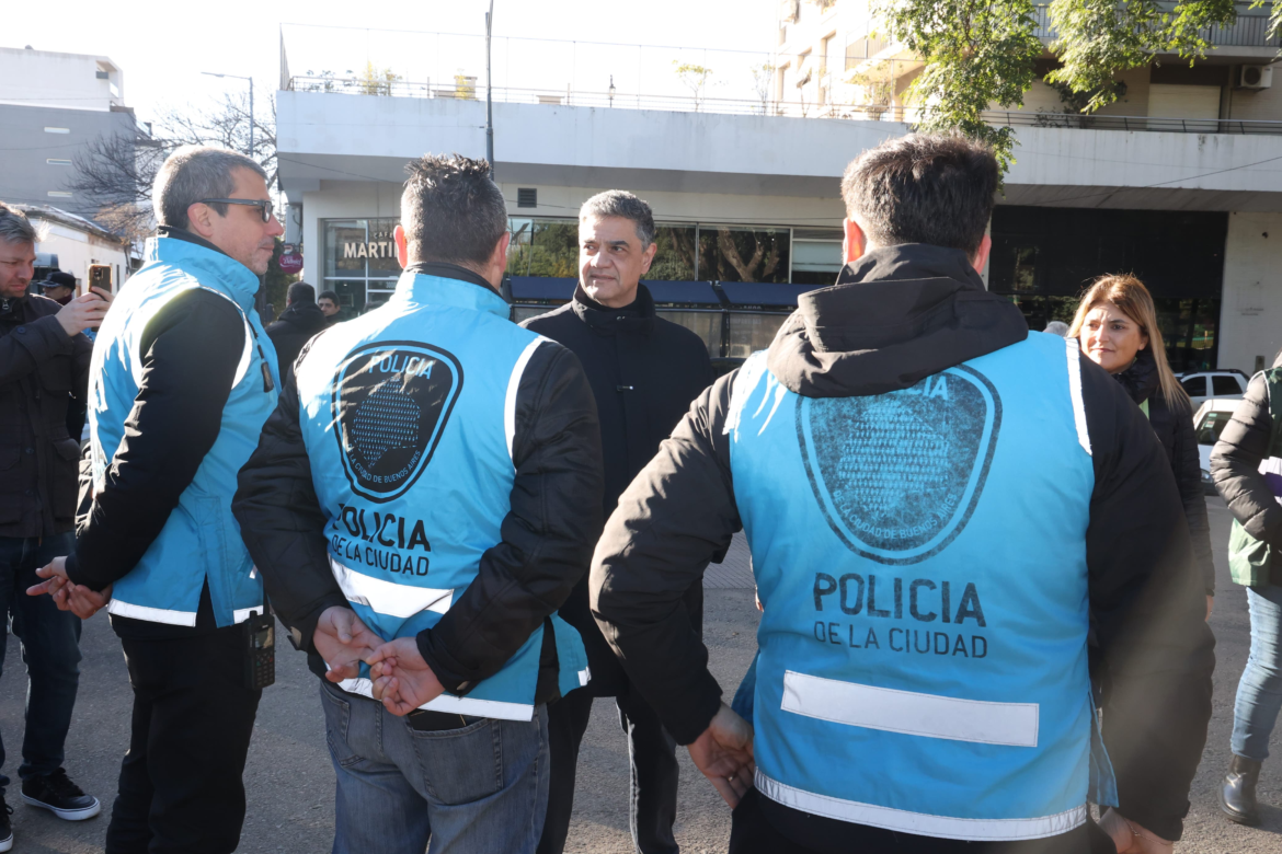 El Gobierno porteño desplegó un operativo para liberar de manteros el Parque de los Patricios