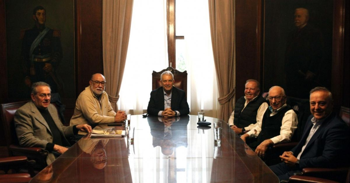 La Plata: Julio Alak se reunió con el Consejo Consultivo y la CGT regional para delinear medidas vinculadas al empleo