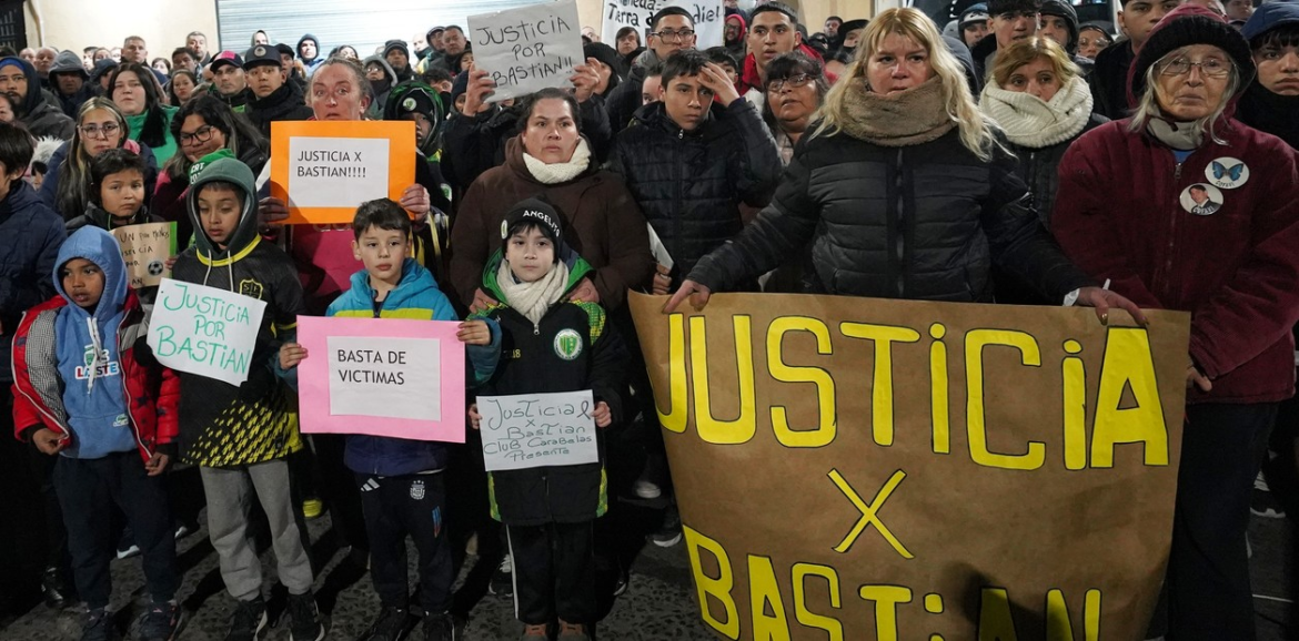 Cientos de vecinos de Wilde pidieron justicia por Bastián el niño de 10 años que fue asesinado en un tiroteo
