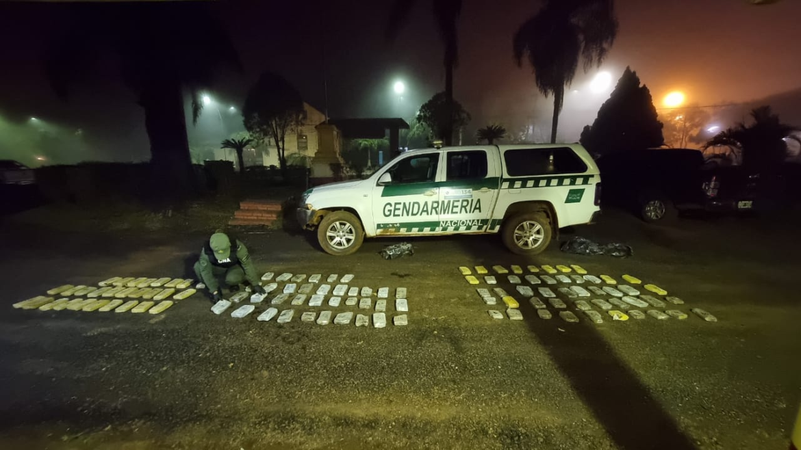 Encuentran 73 kilos de marihuana abandonados a orillas del río Paraná
