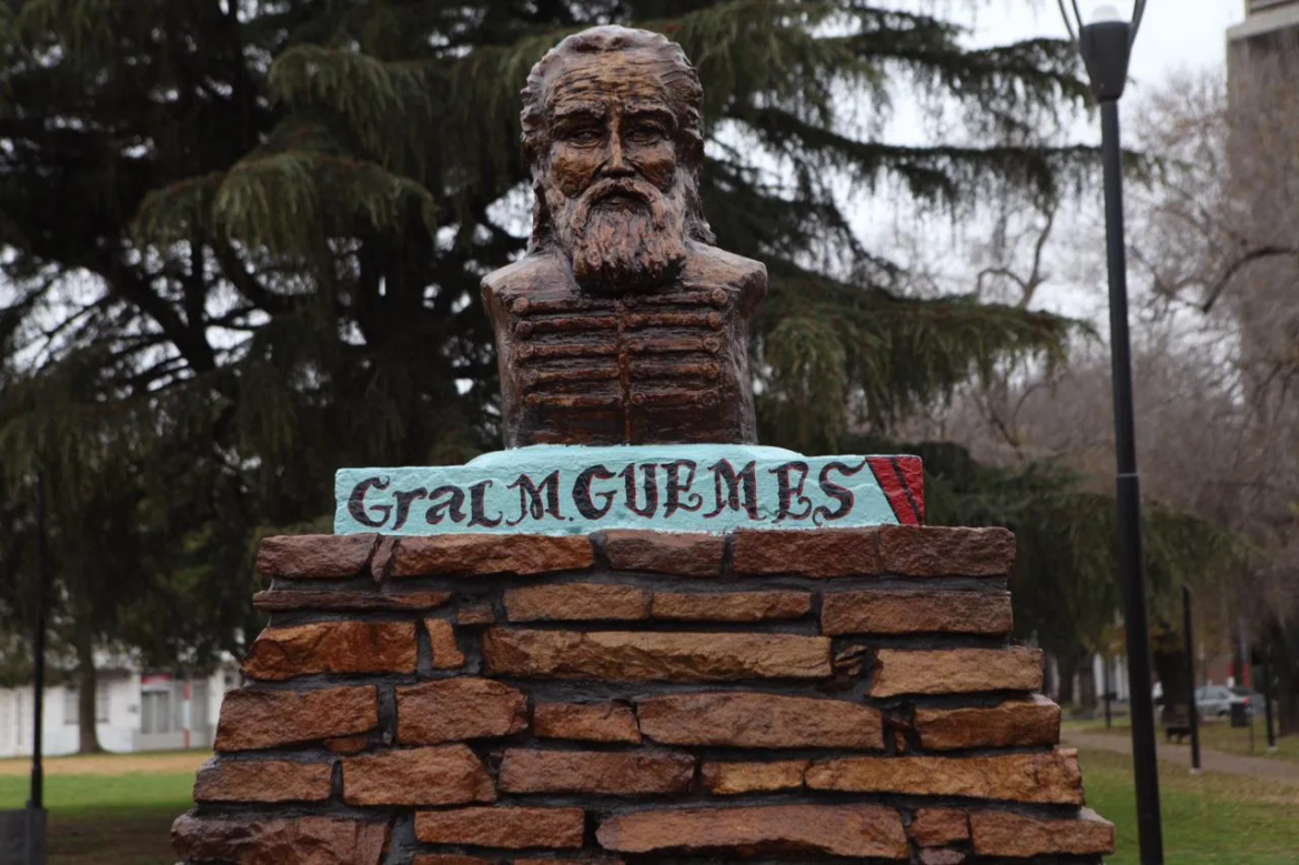 El Municipio de La Plata finalizó la restauración y puesta en valor del monumento a Güemes