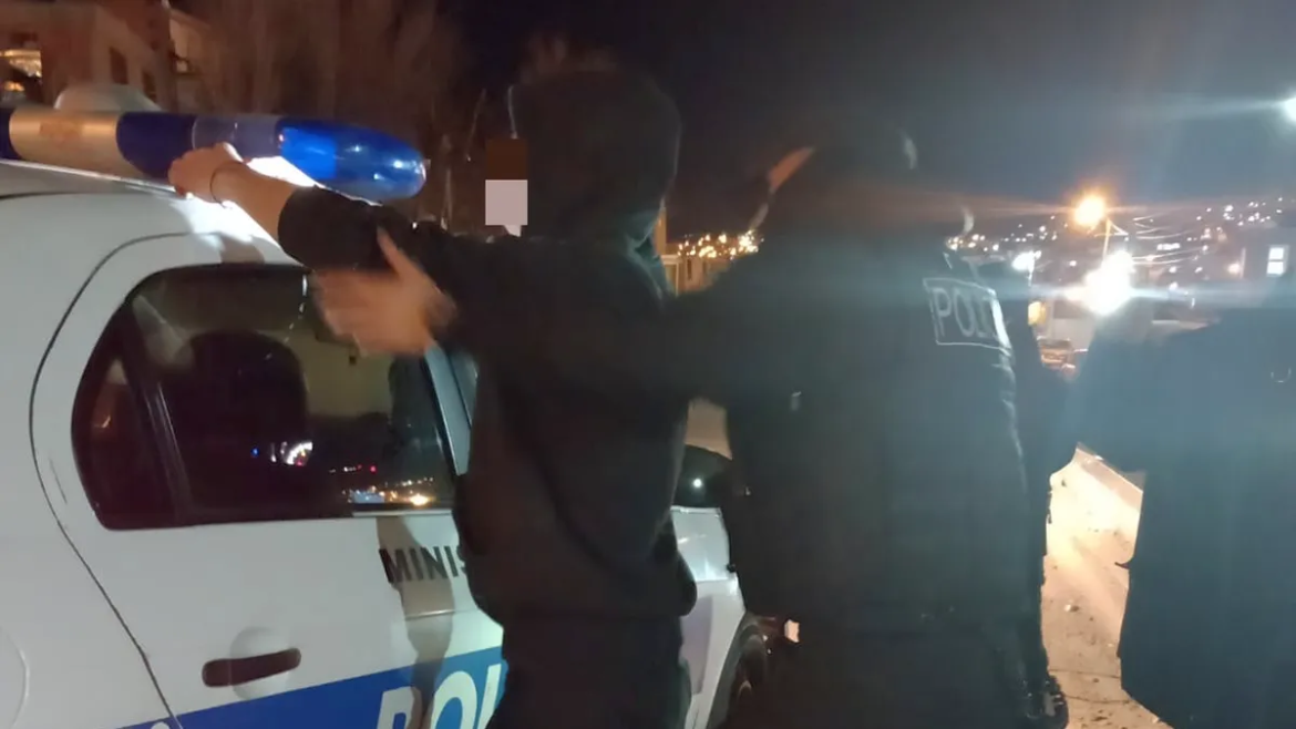 Detienen a sujeto con pedido de captura por exhibicionismo y amenazas