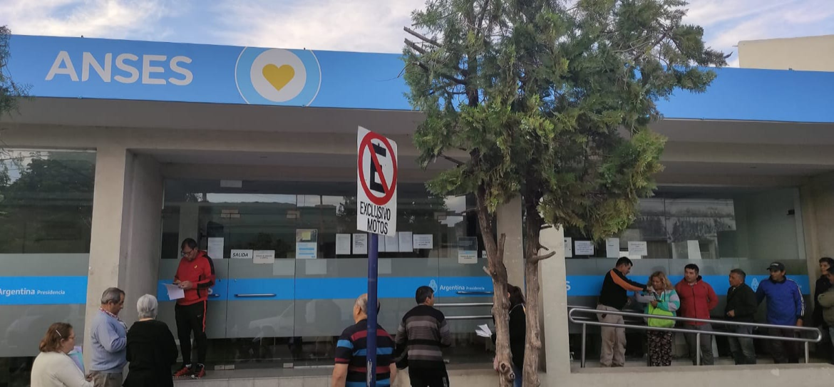 El Gobierno pagará el bono de $70 mil a jubilados