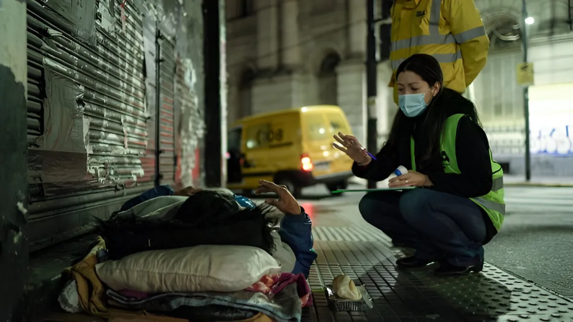 Frío extremo: más de 600 personas de la Red de Atención trabajan cada noche para que nadie duerma en la calle