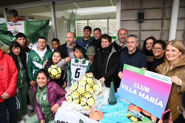 Provincia inauguró obras y otorgó subsidios deportivos y becas para jóvenes