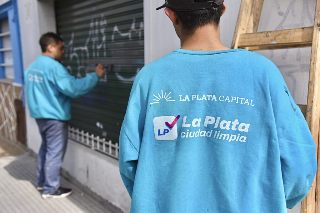 La Plata: La Municipalidad avanza en la intervención de paredes vandalizadas y recupera el espacio público local
