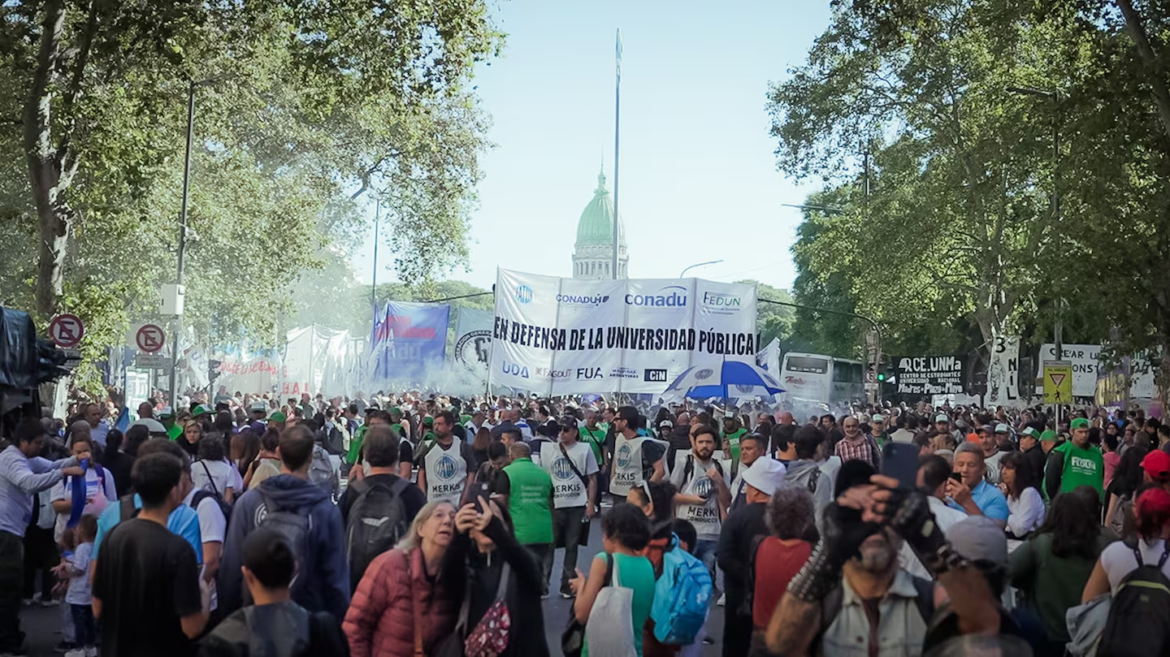 Los gremios docentes rechazaron el aumento ofrecido por el Gobierno y reafirmaron la marcha universitaria