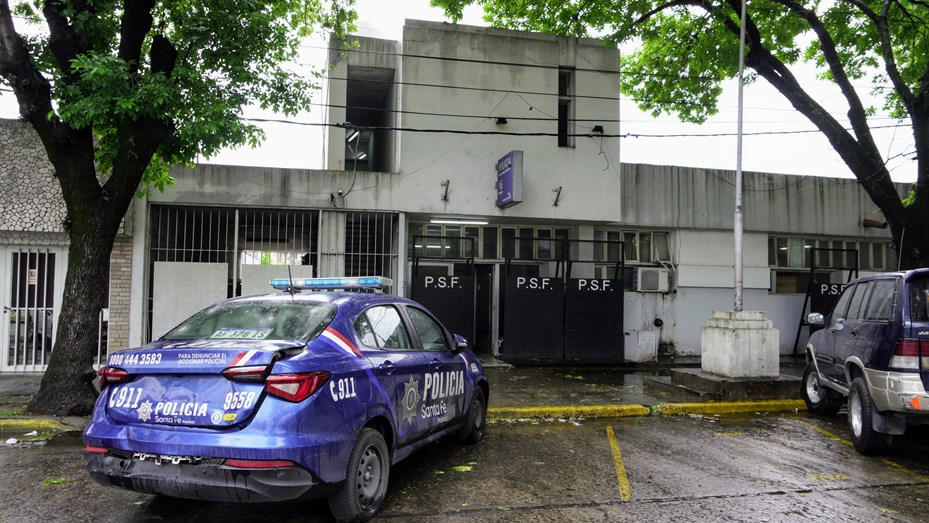 Se fugaron 16 detenidos de una comisaría en Rosario: tres fueron recapturados