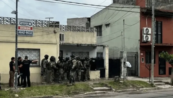 Un hombre que habría perdido el trabajo se atrincheró en su domicilio y se quitó la vida.