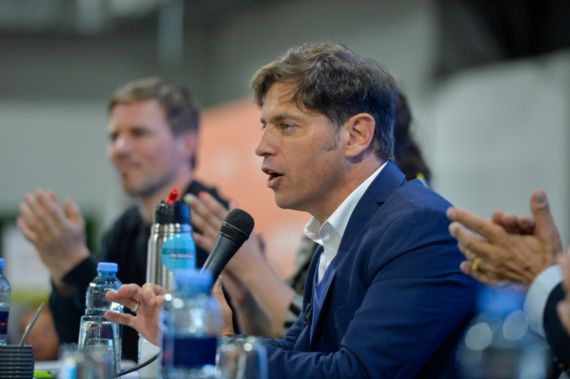 Axel Kicillof otorgó un aumento salarial del 8% para los estatales bonaerenses