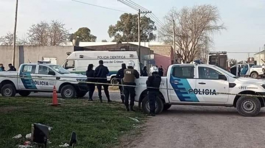 Misterio en Quilmes Oeste: hallan a un hombre acribillado y abandonado en plena calle
