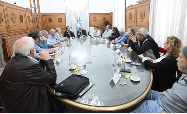 El Gobierno se reunió con la CGT: busca negociar una ampliación de la reforma laboral para evitar el paro