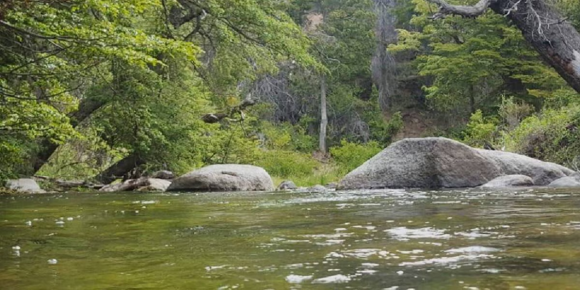 Tragedia en Chubut: murió un nene de 2 años tras caer a un río mientras estaba de picnic con su familia 