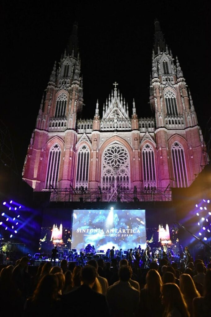 HISTÓRICO: ALAK Y KICILLOF INAUGURARON LA NUEVA ILUMINACIÓN Y SONIDO DE LA CATEDRAL DE LA PLATA
