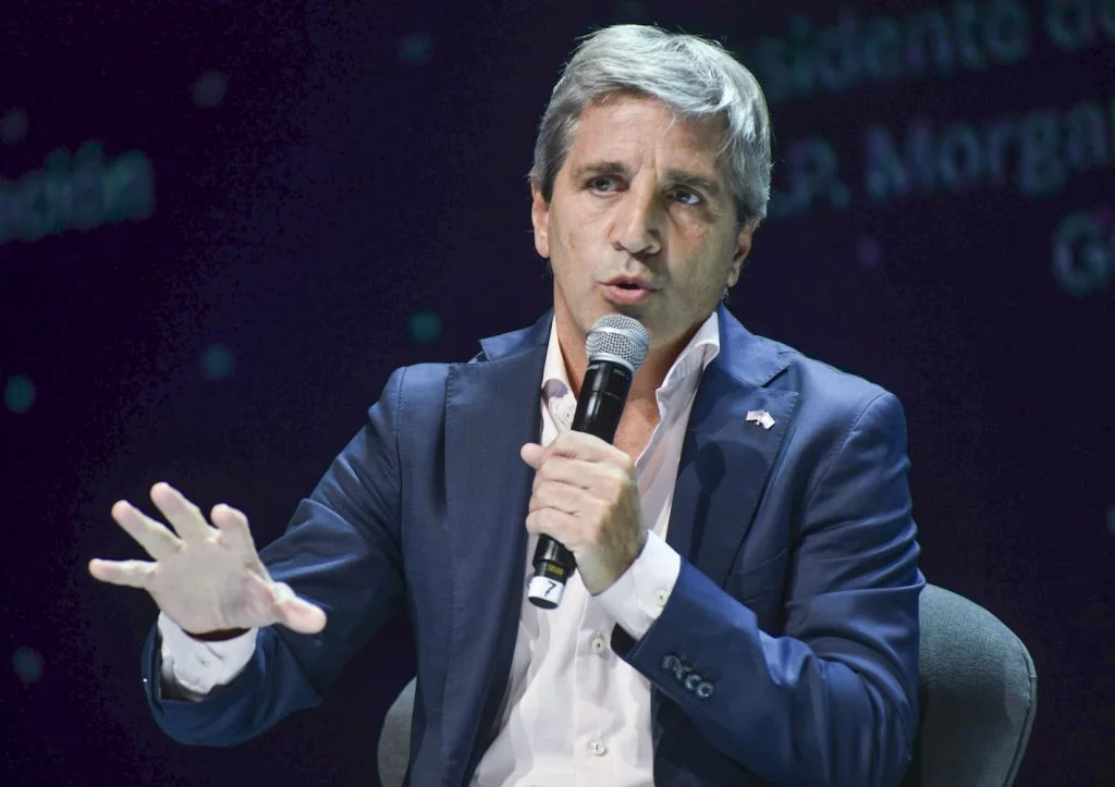 Caputo se reunió con empresarios del “Círculo rojo” y dio detalles sobre el dólar y el FMI