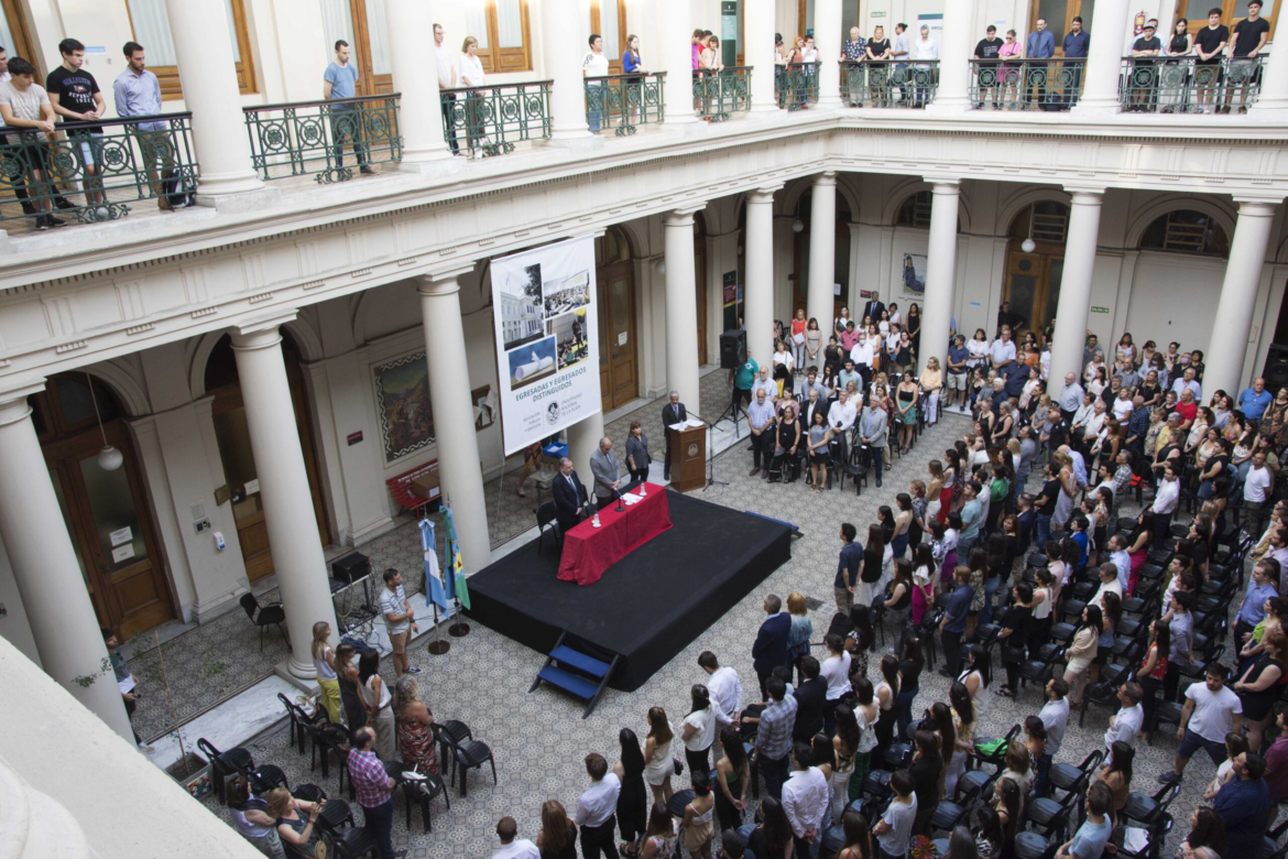 La Plata: La UNLP distinguió a sus mejores egresados