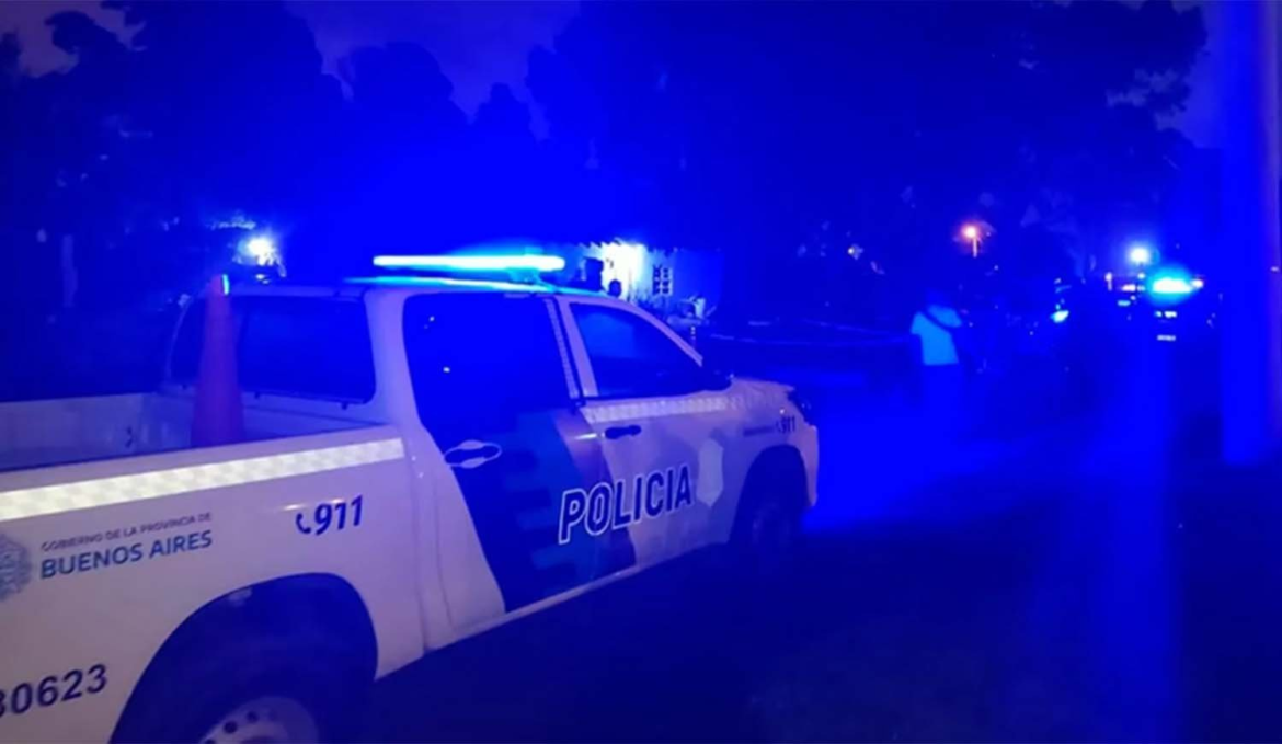 Un joven asesinó a su padrastro a tiros tras una violenta pelea familiar y se fugó