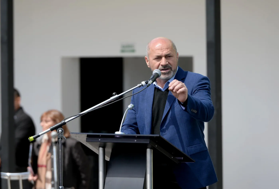 El intendente kirchnerista Mario Secco afirmó que Milei ganó «porque somos un mamarracho»