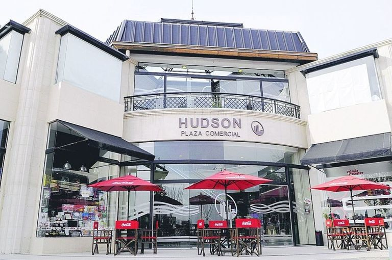 Grupo comando roba más de 40 mil dólares en el shopping de Hudson: Asaltaron una casa de cambio