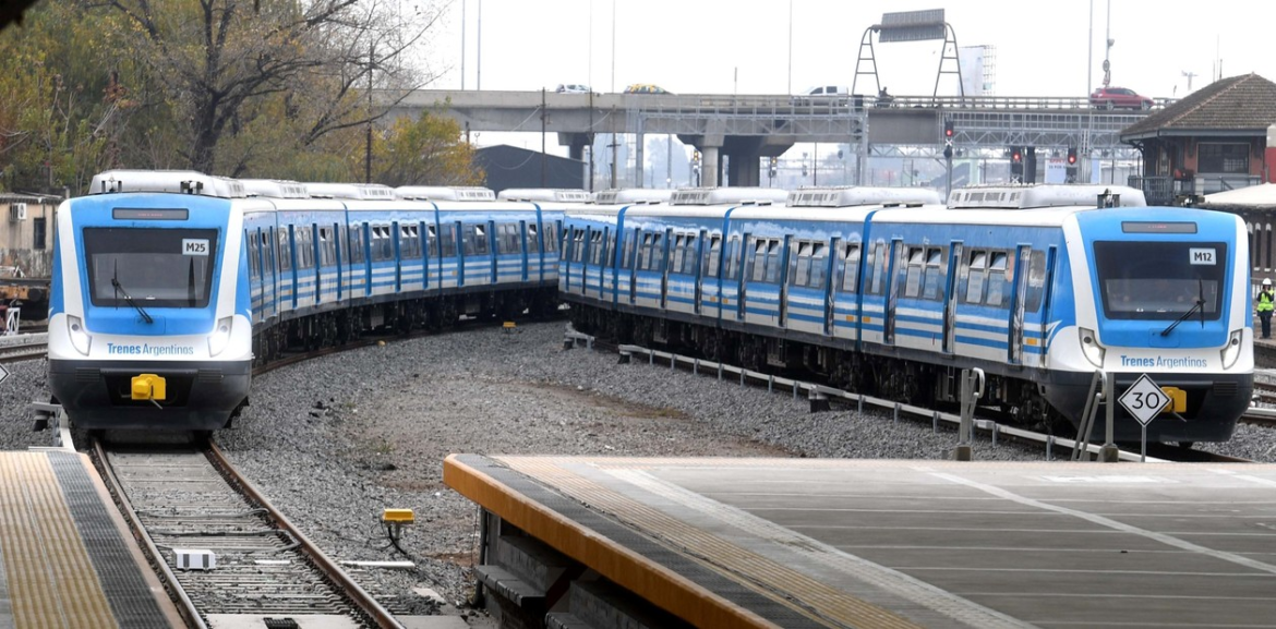 La Fraternidad paraliza los trenes de 9 a 15 horas y no descarta la continuidad del paro: «Veremos después del plenario»